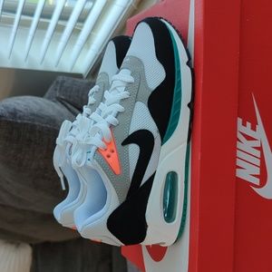 Women's Nike Air Max Correlate size 6